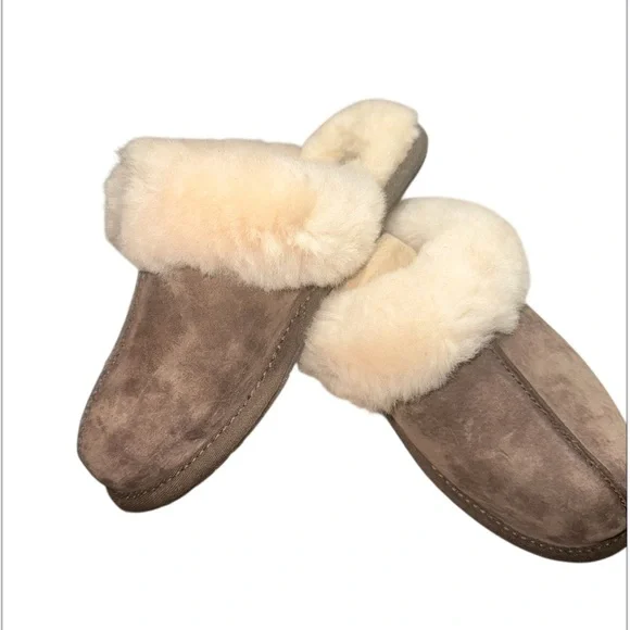 NWT UGG Sheepskin Slippers in Tan and Cream - Picture 3 of 4